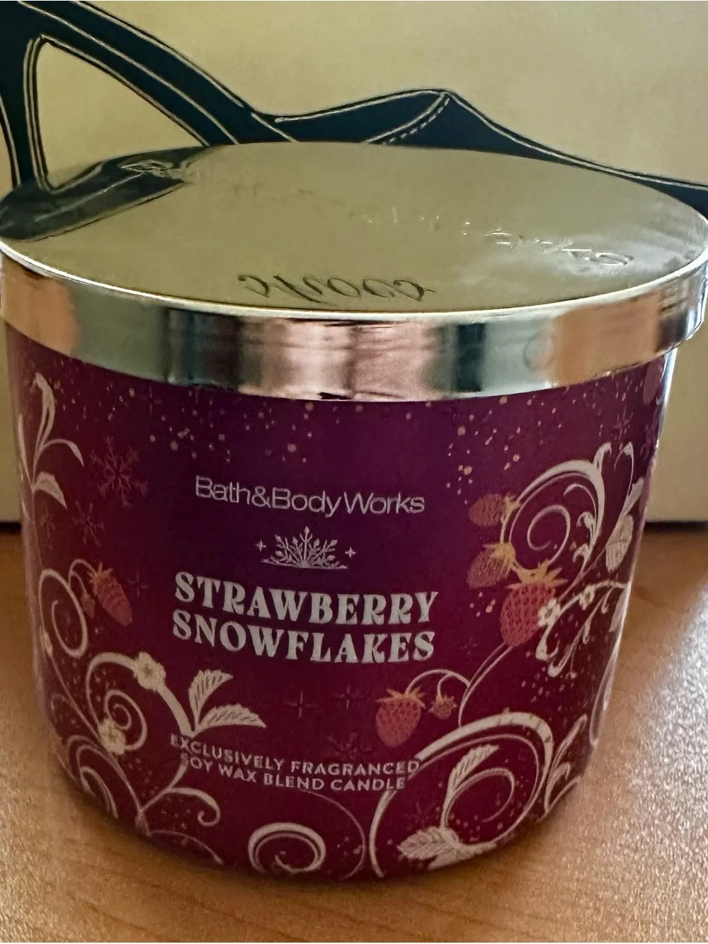 Bath & Body Works Strawberry Snowflakes  3-Wick Scented Candle